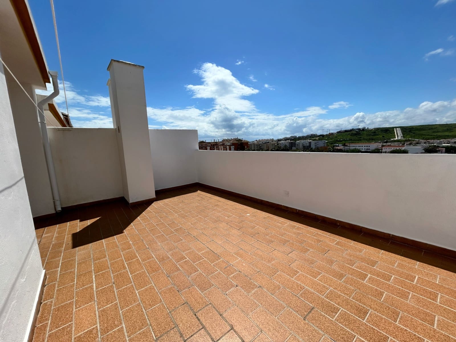 3 bedroom Townhouse for sale in Estepona with garage - € 560,000 (Ref: 8935106)