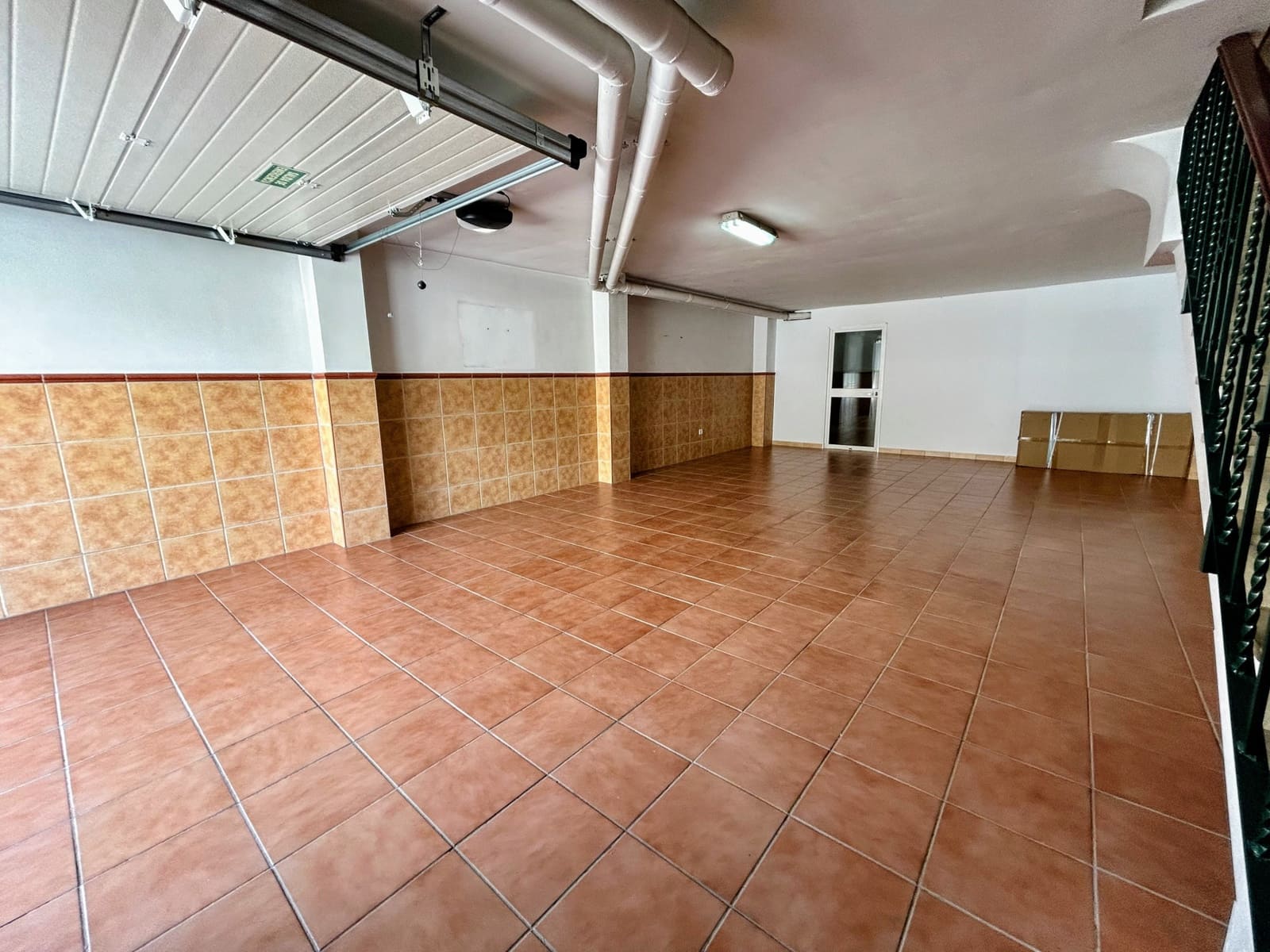 3 bedroom Townhouse for sale in Estepona with garage - € 560,000 (Ref: 8935106)