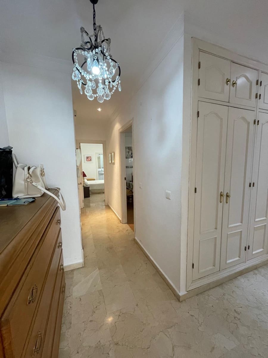 2 soveværelse Lejlighed til salg i Estepona - € 325.000 (Ref: 8976018)