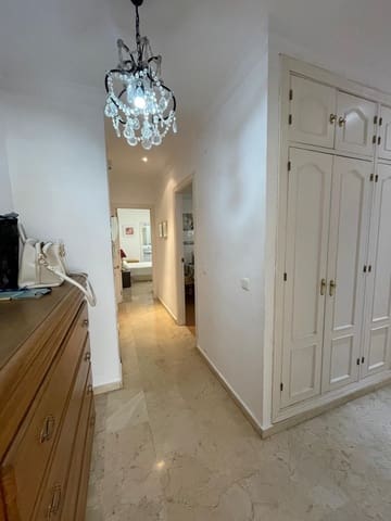 2 chambre Appartement à vendre à Puerto de Estepona, Estepona - 325 000 € (Ref: 8976018)