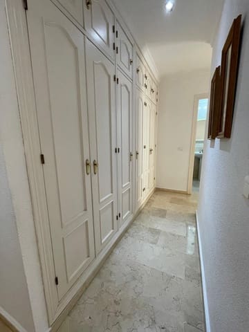 2 chambre Appartement à vendre à Puerto de Estepona, Estepona - 325 000 € (Ref: 8976018)