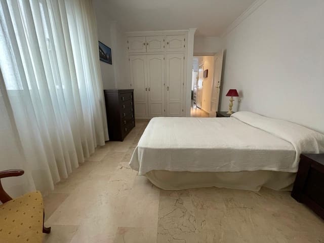 2 chambre Appartement à vendre à Puerto de Estepona, Estepona - 325 000 € (Ref: 8976018)