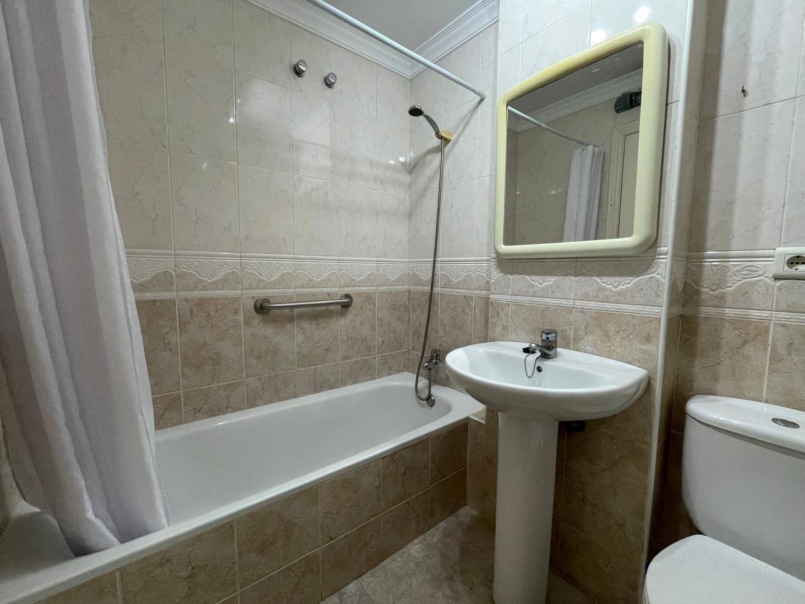 2 soveværelse Lejlighed til salg i Estepona - € 325.000 (Ref: 8976018)