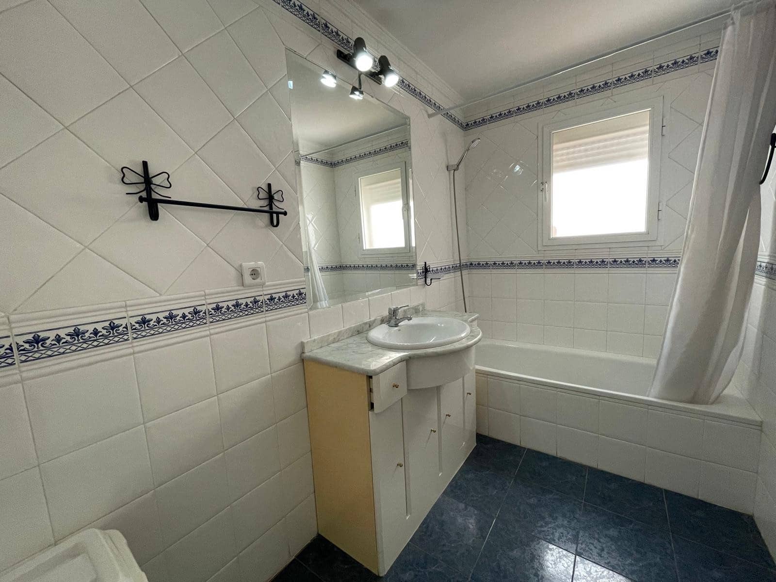2 soveværelse Lejlighed til salg i Estepona - € 325.000 (Ref: 8976018)