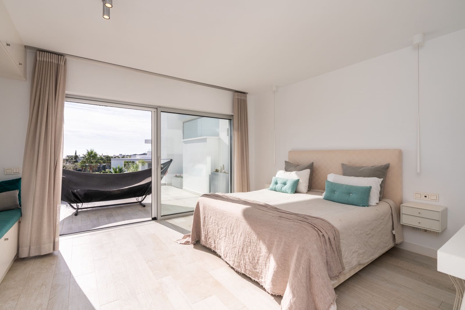 3 soverom Leilighet til salgs i Casares med svømmebasseng garasje - € 790 000 (Ref: 9001217)