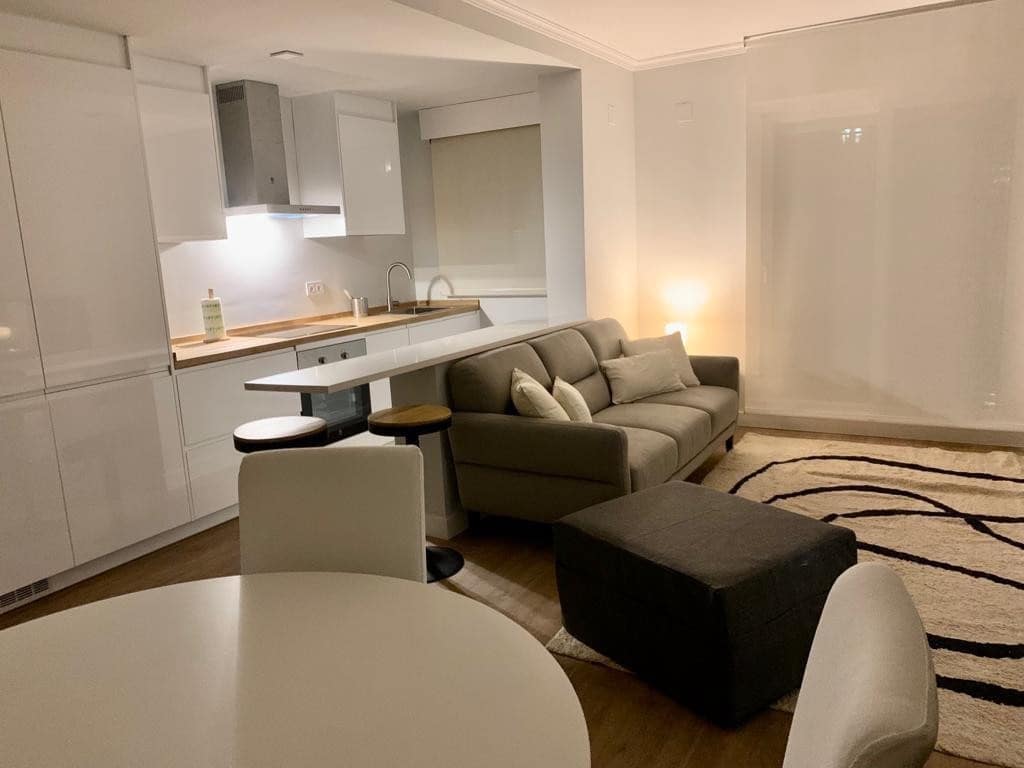 Appartement de 1 chambre à louer à Marbella avec piscine - 1 700 € (Ref: 9005169)