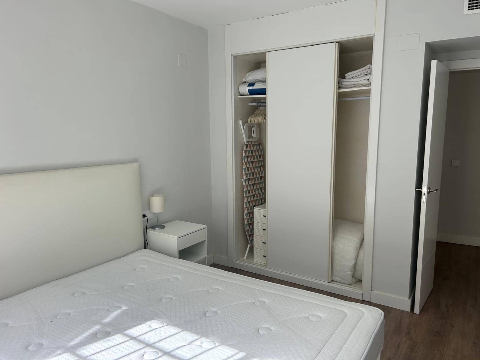 Appartement de 1 chambre à louer à Marbella avec piscine - 1 700 € (Ref: 9005169)