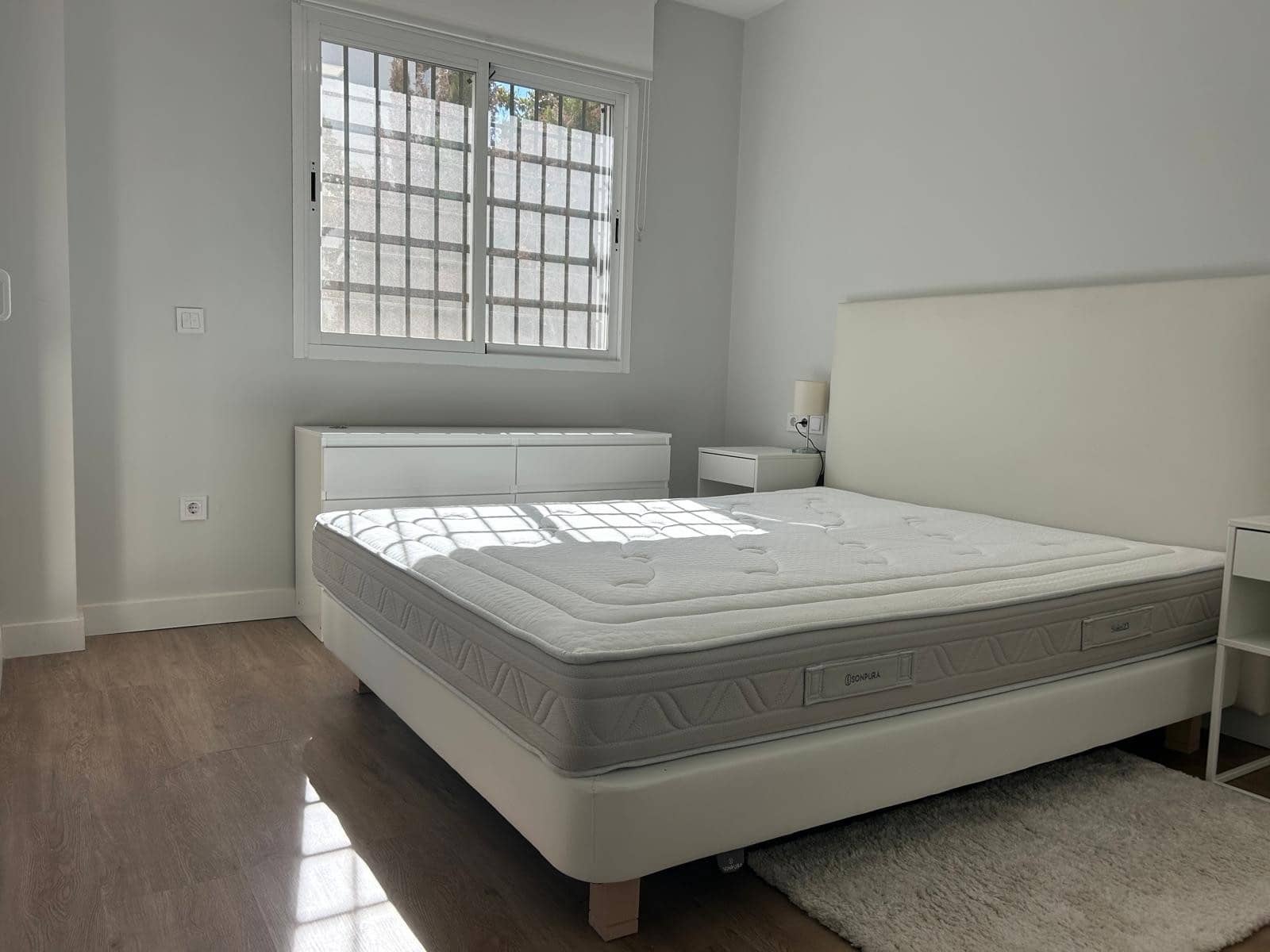 Appartement de 1 chambre à louer à Marbella avec piscine - 1 700 € (Ref: 9005169)