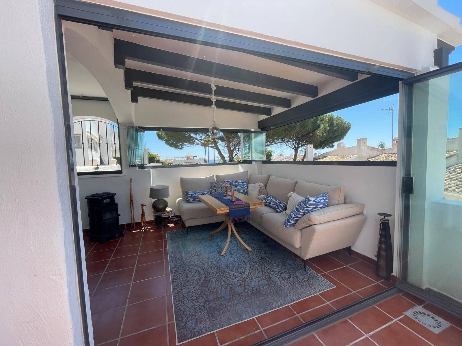 2 makuuhuone Huoneisto myytävänä paikassa Estepona mukana uima-altaan 
autotalli - 530 000 € (Ref: 9014405)