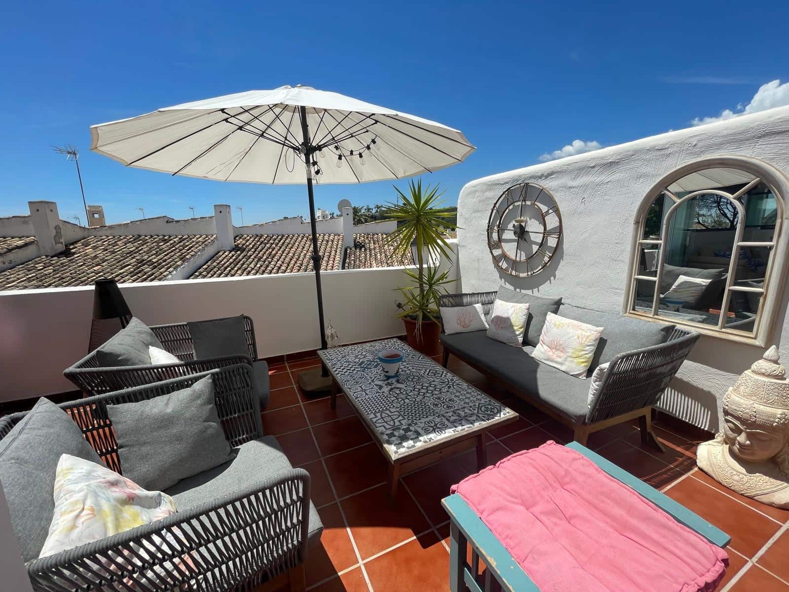 2 makuuhuone Huoneisto myytävänä paikassa Estepona mukana uima-altaan 
autotalli - 530 000 € (Ref: 9014405)