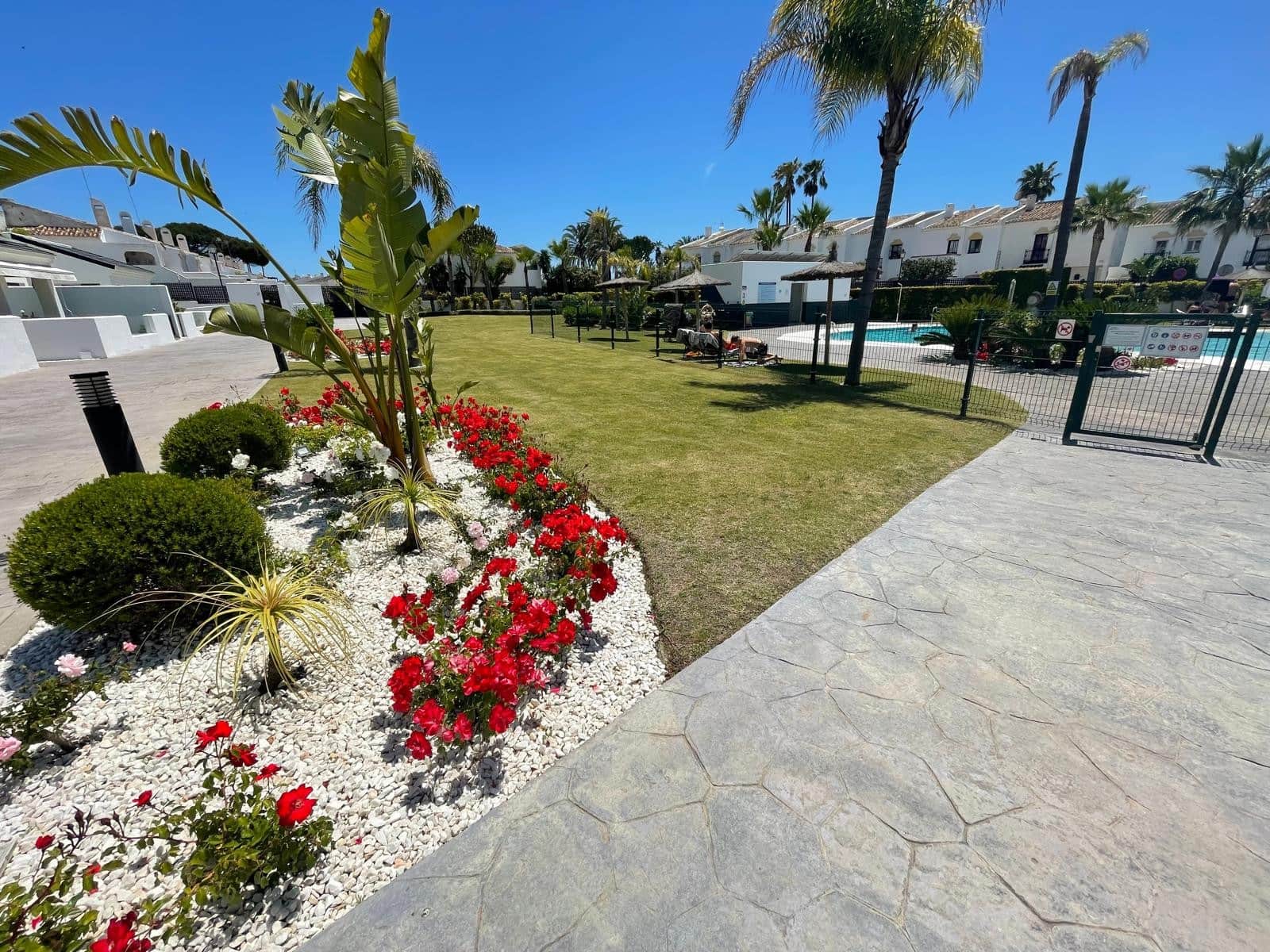 2 makuuhuone Huoneisto myytävänä paikassa Estepona mukana uima-altaan 
autotalli - 530 000 € (Ref: 9014405)