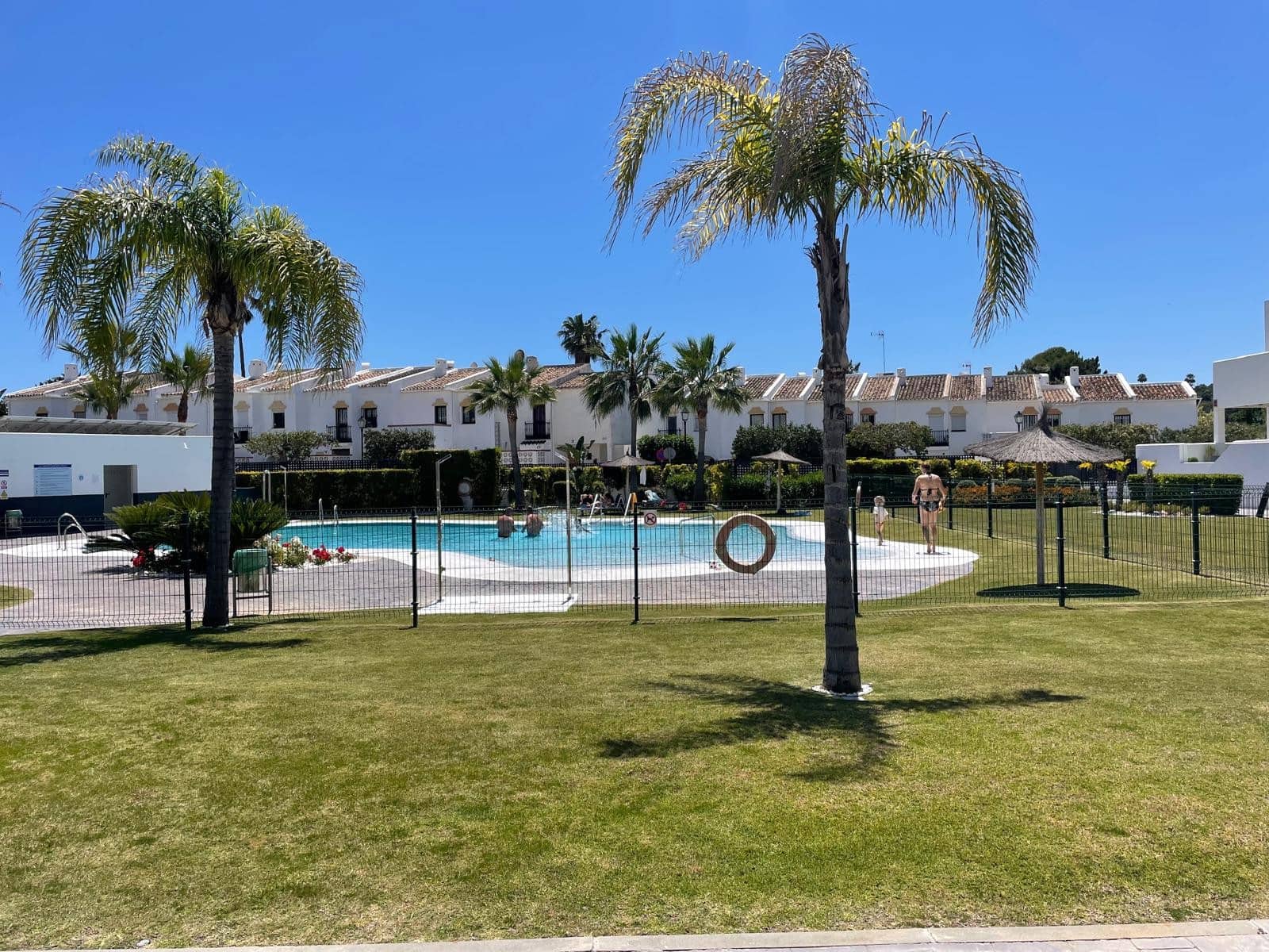 2 makuuhuone Huoneisto myytävänä paikassa Estepona mukana uima-altaan 
autotalli - 530 000 € (Ref: 9014405)