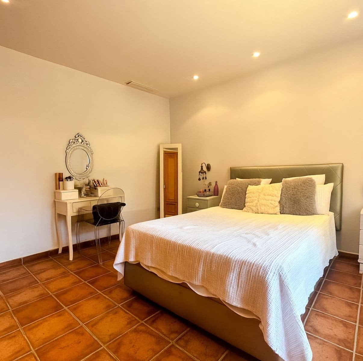 3 soverom Villa til salgs i La Duquesa / Puerto de la Duquesa med svømmebasseng garasje - € 960 000 (Ref: 9102803)