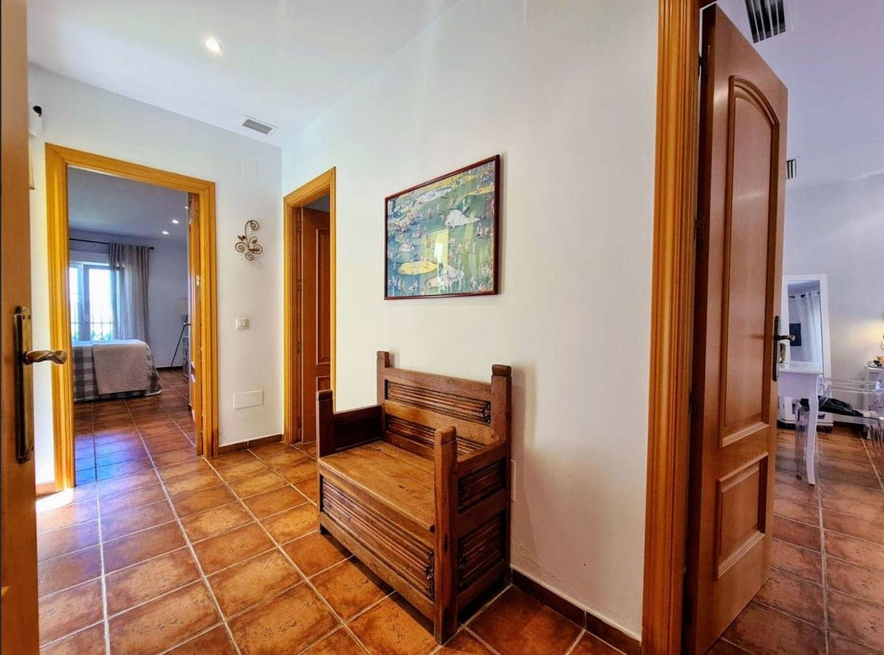 3 soverom Villa til salgs i La Duquesa / Puerto de la Duquesa med svømmebasseng garasje - € 960 000 (Ref: 9102803)