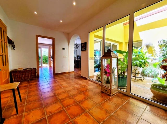 3 Zimmer Villa zu verkaufen in La Duquesa / Puerto de la Duquesa, Manilva mit Pool Garage - 960.000 € (Ref: 9102803)