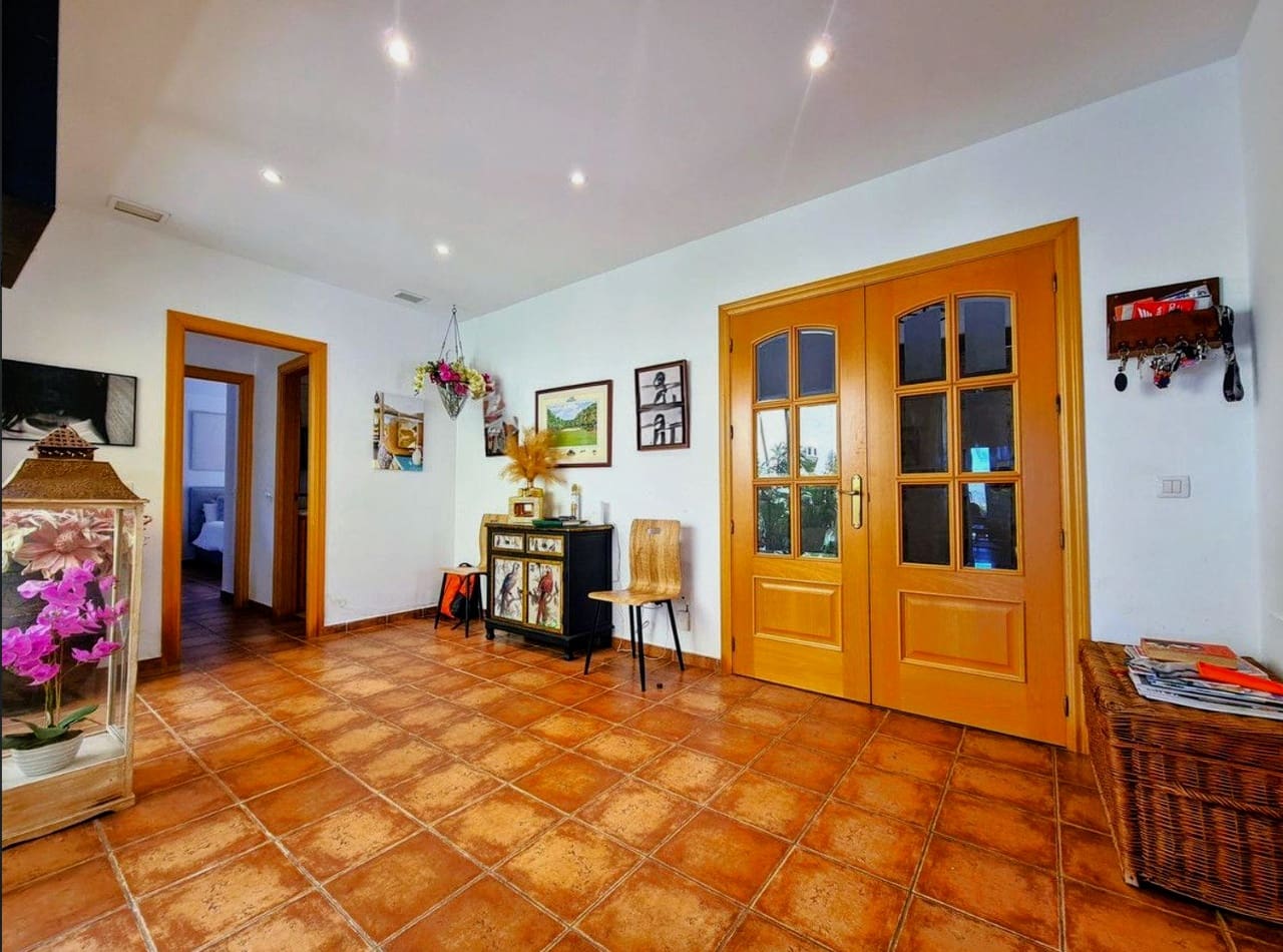 3 soverom Villa til salgs i La Duquesa / Puerto de la Duquesa med svømmebasseng garasje - € 960 000 (Ref: 9102803)