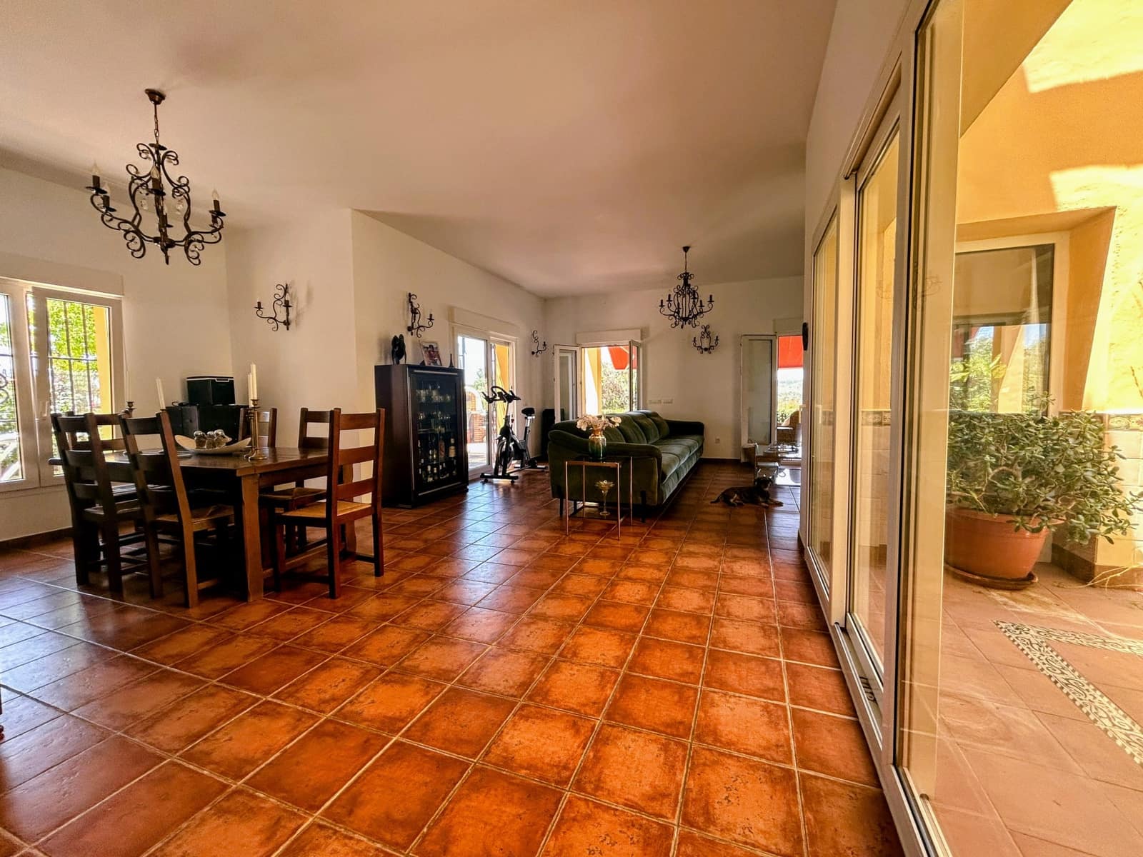 3 soverom Villa til salgs i La Duquesa / Puerto de la Duquesa med svømmebasseng garasje - € 960 000 (Ref: 9102803)