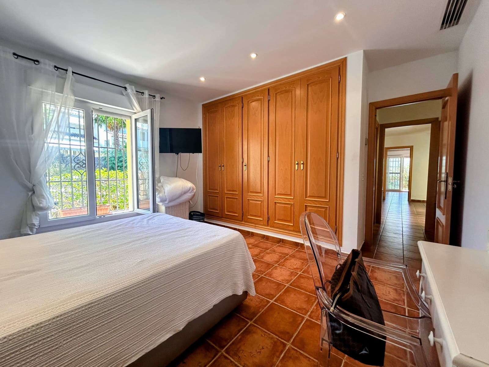 3 soverom Villa til salgs i La Duquesa / Puerto de la Duquesa med svømmebasseng garasje - € 960 000 (Ref: 9102803)