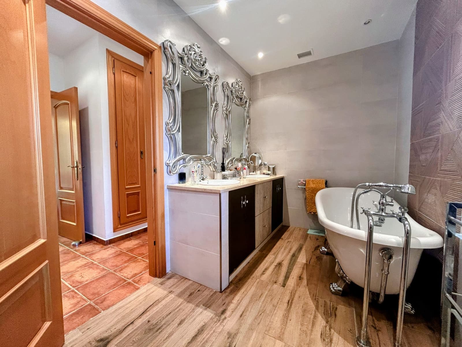 3 soverom Villa til salgs i La Duquesa / Puerto de la Duquesa med svømmebasseng garasje - € 960 000 (Ref: 9102803)