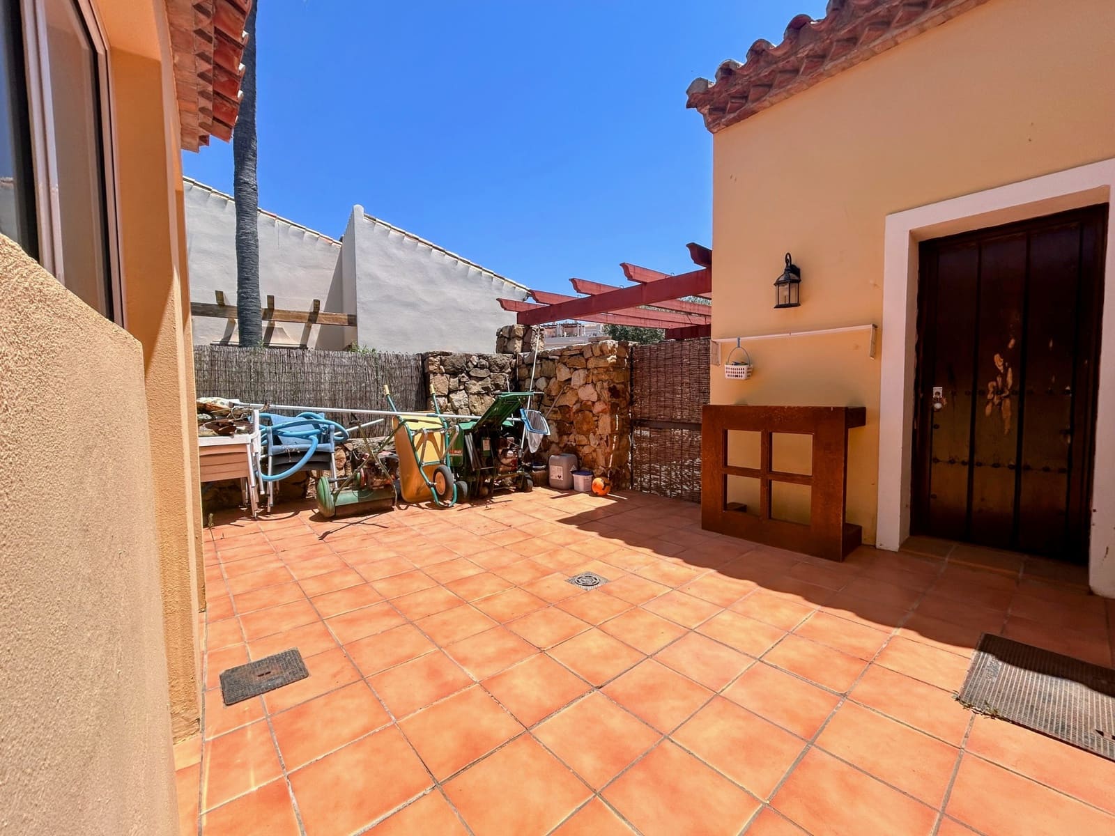 3 soverom Villa til salgs i La Duquesa / Puerto de la Duquesa med svømmebasseng garasje - € 960 000 (Ref: 9102803)