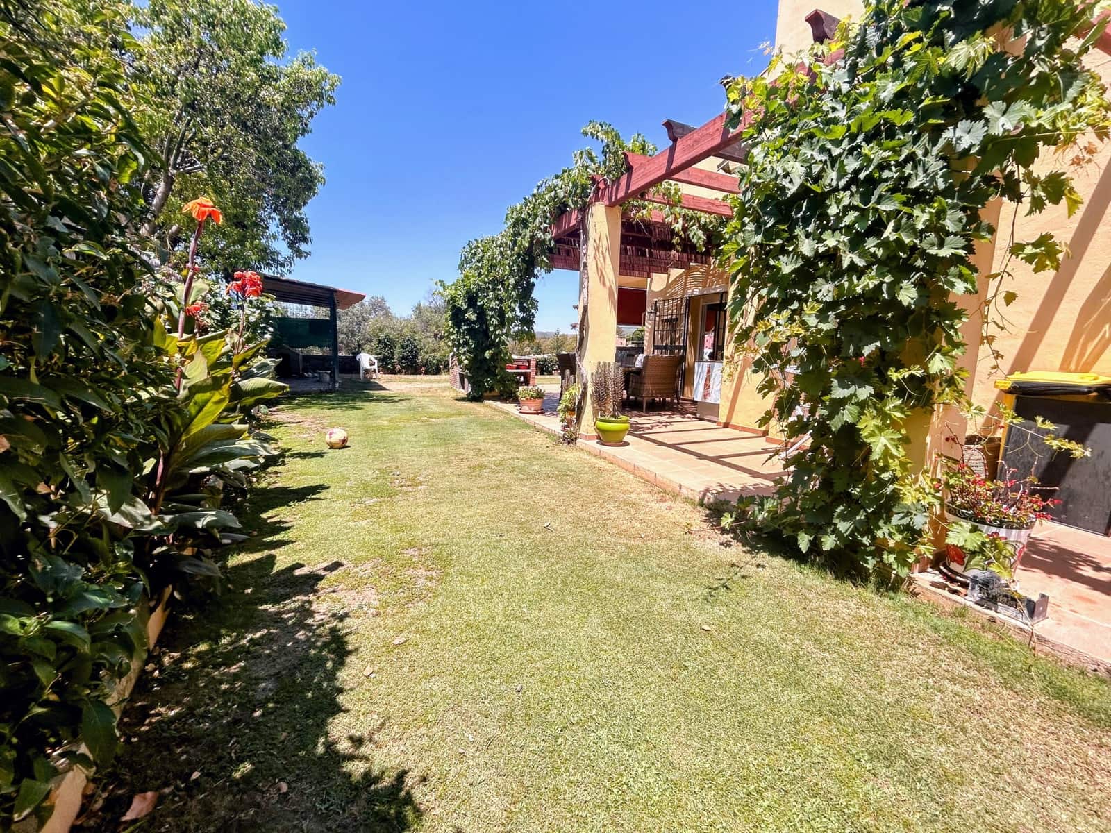 3 soverom Villa til salgs i La Duquesa / Puerto de la Duquesa med svømmebasseng garasje - € 960 000 (Ref: 9102803)