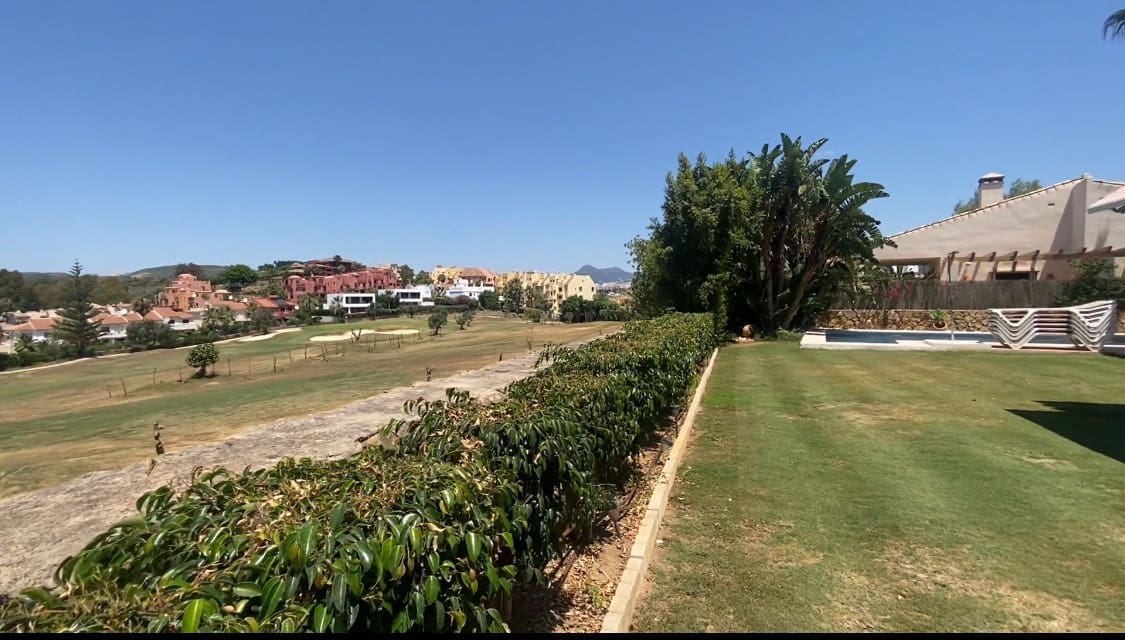 3 soverom Villa til salgs i La Duquesa / Puerto de la Duquesa med svømmebasseng garasje - € 960 000 (Ref: 9102803)