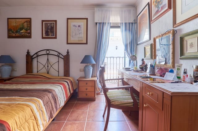 7 slaapkamer Hotel te koop in Casco Antiguo, Marbella - € 1.200.000 (Ref: 9108561)