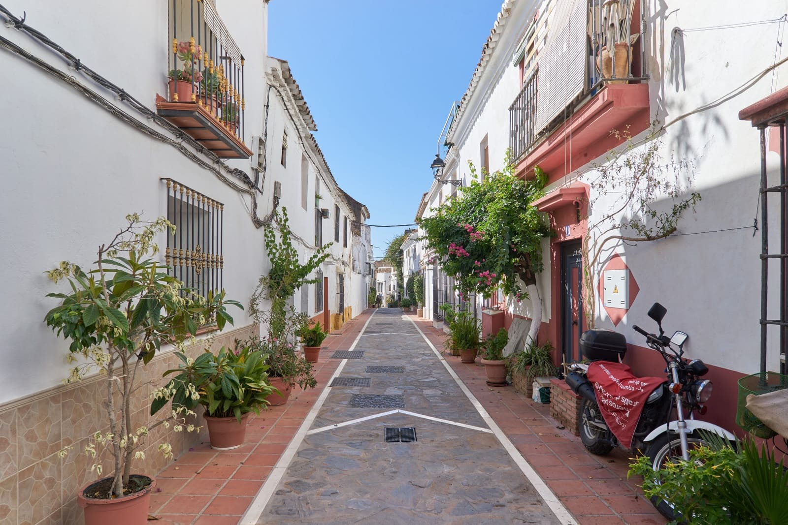 7 soveværelse Hotel til salg i Marbella - € 1.200.000 (Ref: 9108561)