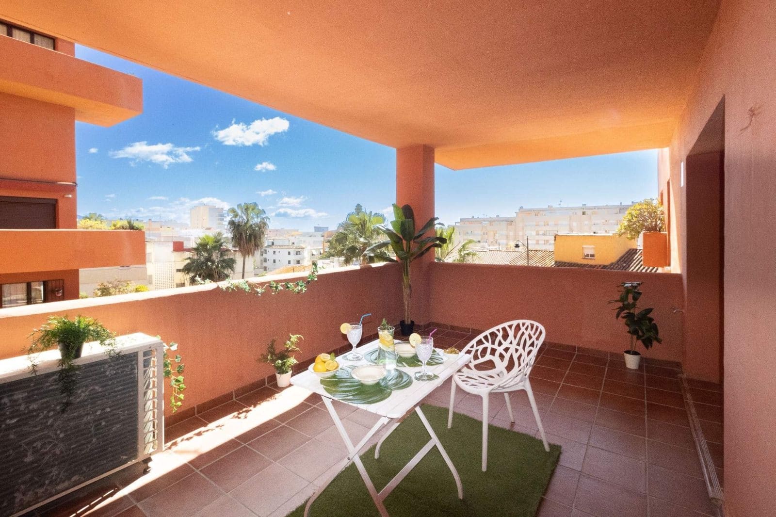2 chambre Appartement à vendre à Estepona avec piscine garage - 340 000 € (Ref: 9136978)