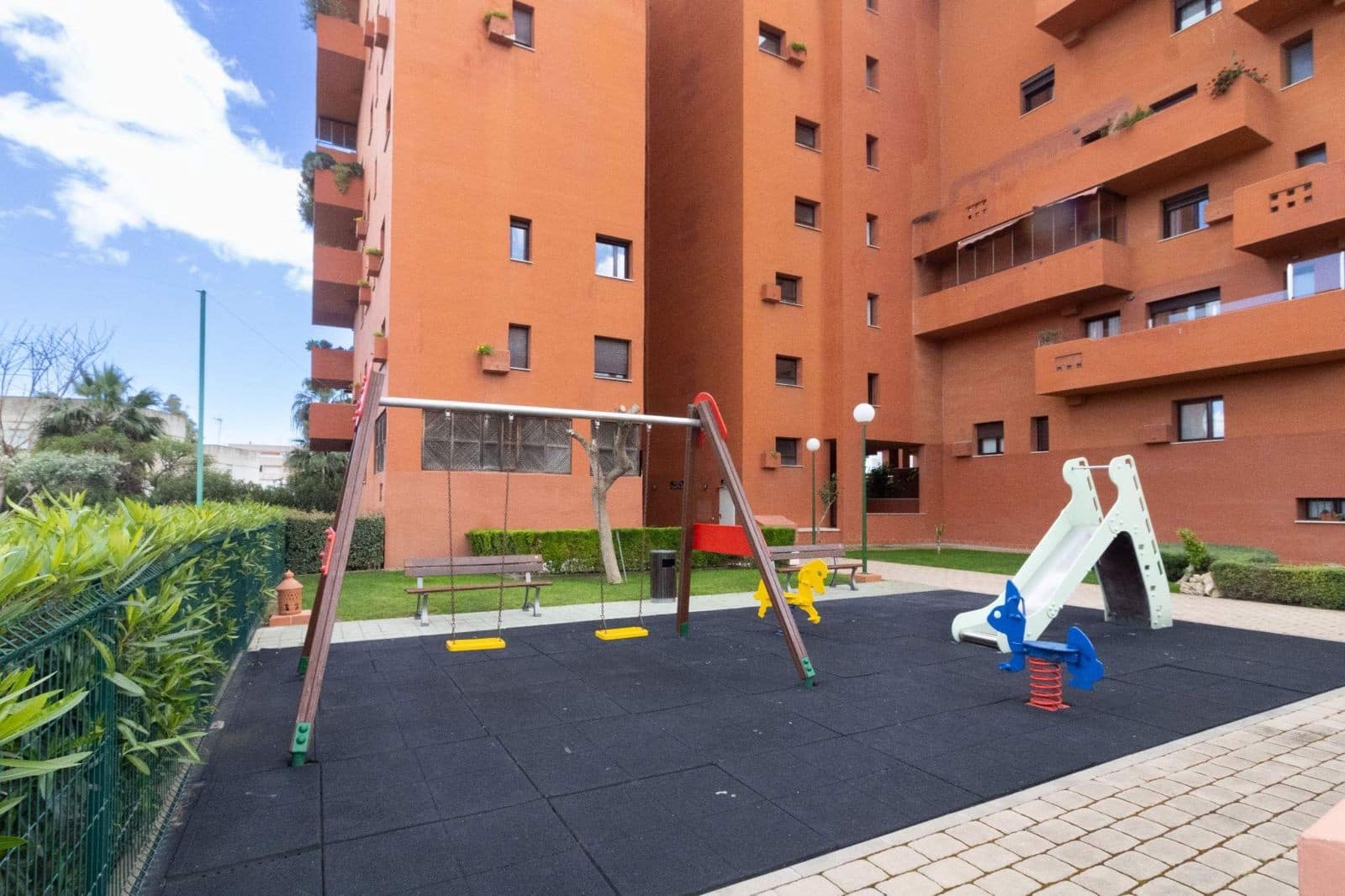 2 chambre Appartement à vendre à Estepona avec piscine garage - 340 000 € (Ref: 9136978)