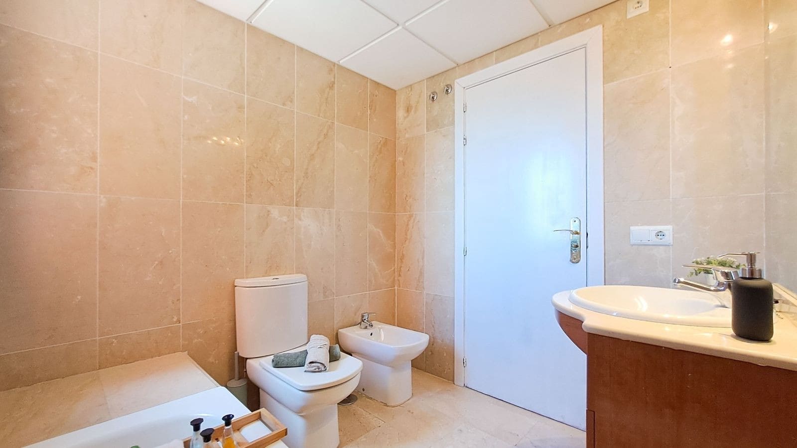 2 chambre Appartement à vendre à Estepona avec piscine garage - 340 000 € (Ref: 9136978)