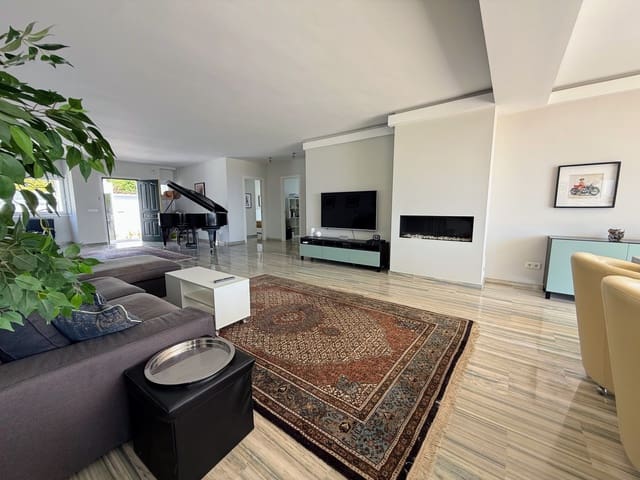 3 sypialnia Willa na sprzedaż w San Pedro de Alcántara Pueblo, Marbella z basenem garażem - 1 350 000 € (Ref: 9160898)