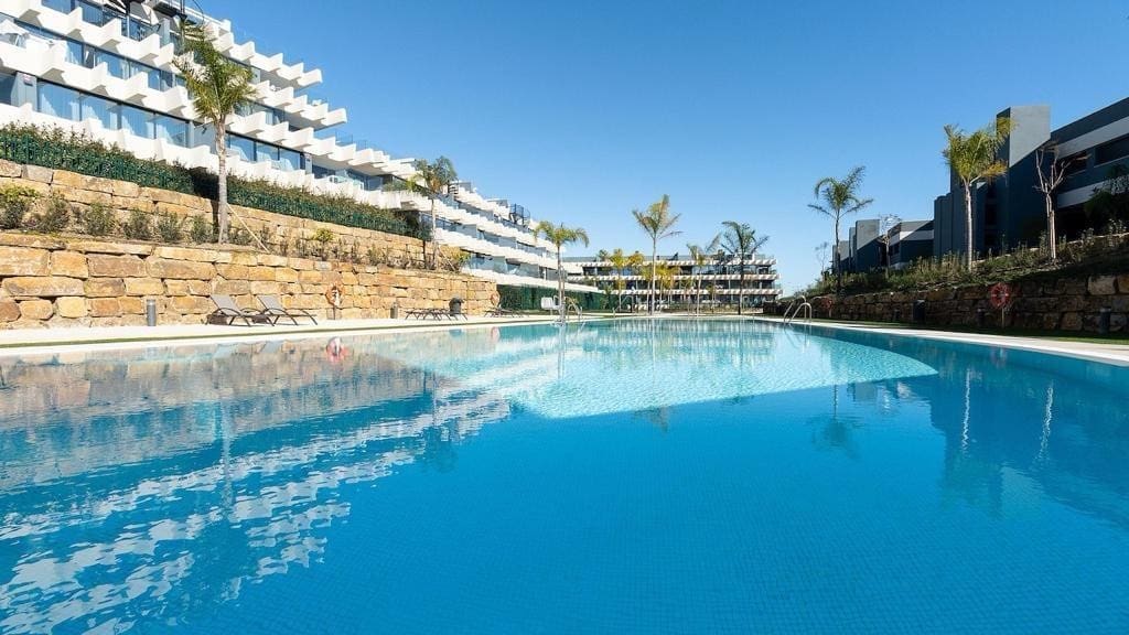 3 Zimmer Apartment zu vermieten in Estepona mit Pool Garage - 3.000 € (Ref: 9163629)