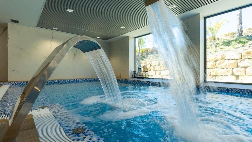 3 Zimmer Apartment zu vermieten in Estepona mit Pool Garage - 3.000 € (Ref: 9163629)