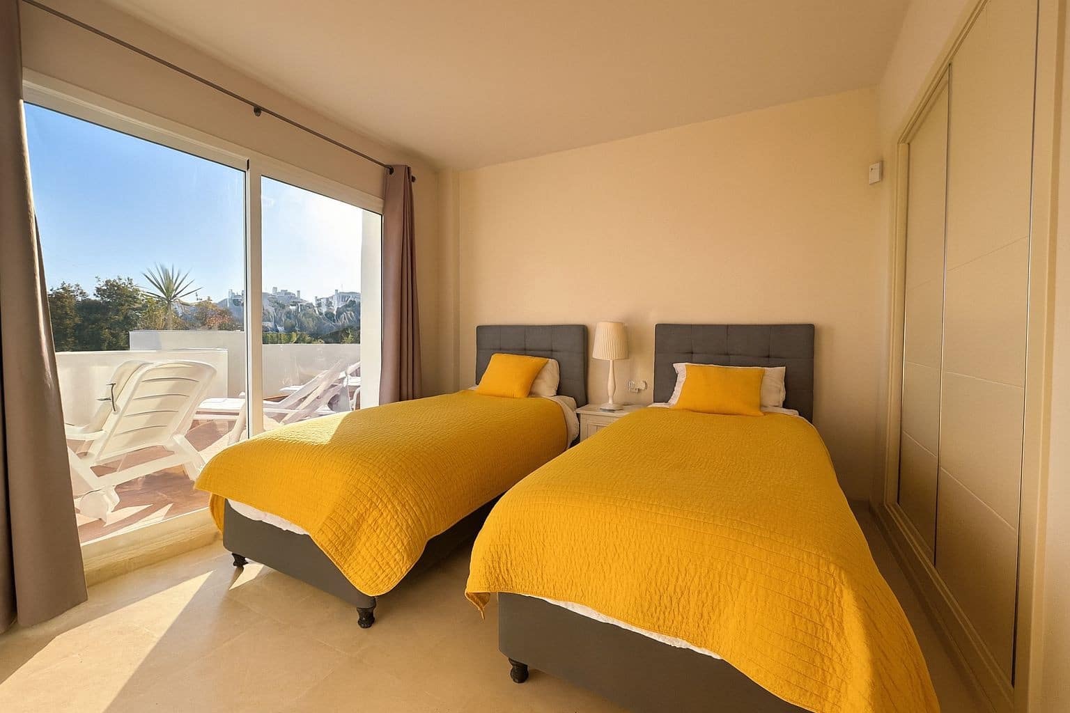 2 sypialnia Penthouse na sprzedaż w Casares z basenem garażem - 610 000 € (Ref: 9204400)