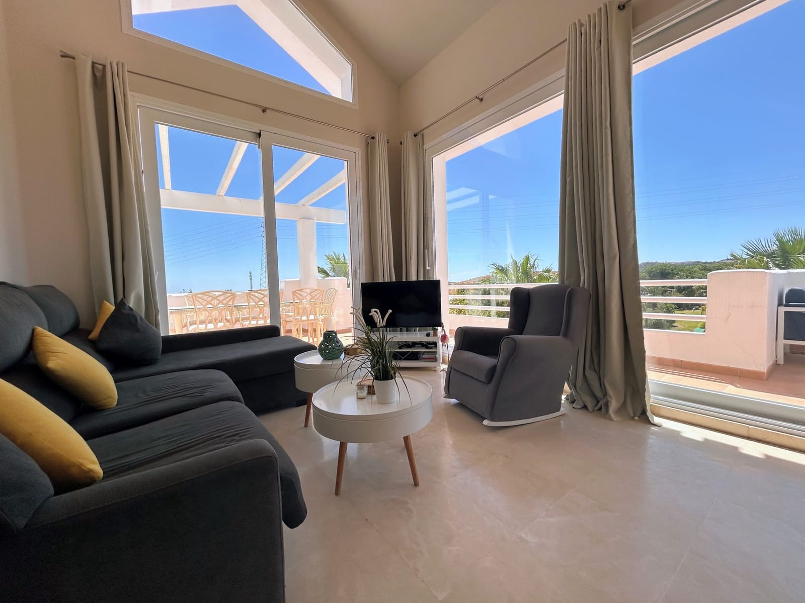 2 sypialnia Penthouse na sprzedaż w Casares z basenem garażem - 610 000 € (Ref: 9204400)