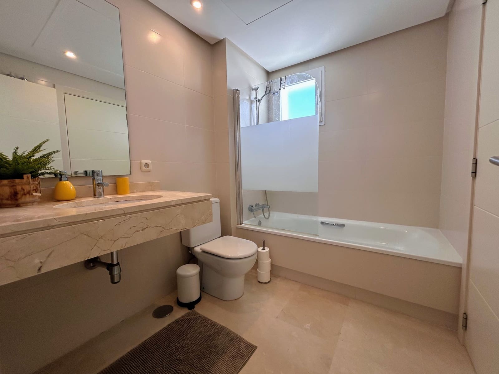 2 sypialnia Penthouse na sprzedaż w Casares z basenem garażem - 610 000 € (Ref: 9204400)