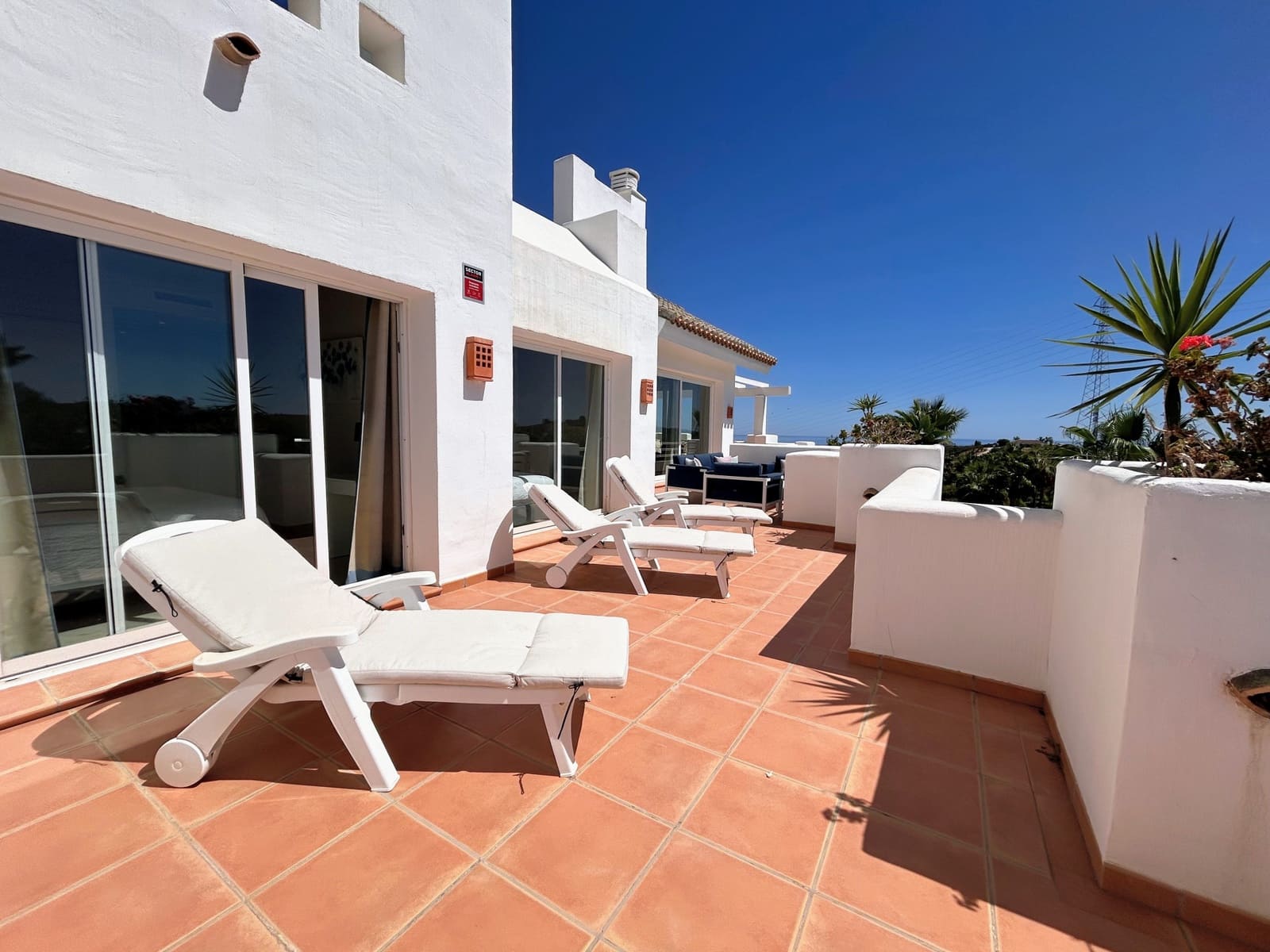 2 sypialnia Penthouse na sprzedaż w Casares z basenem garażem - 610 000 € (Ref: 9204400)