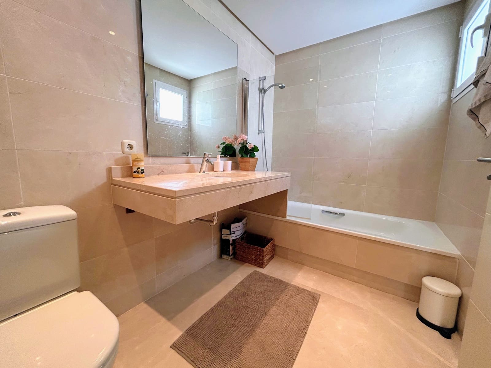 2 sypialnia Penthouse na sprzedaż w Casares z basenem garażem - 610 000 € (Ref: 9204400)