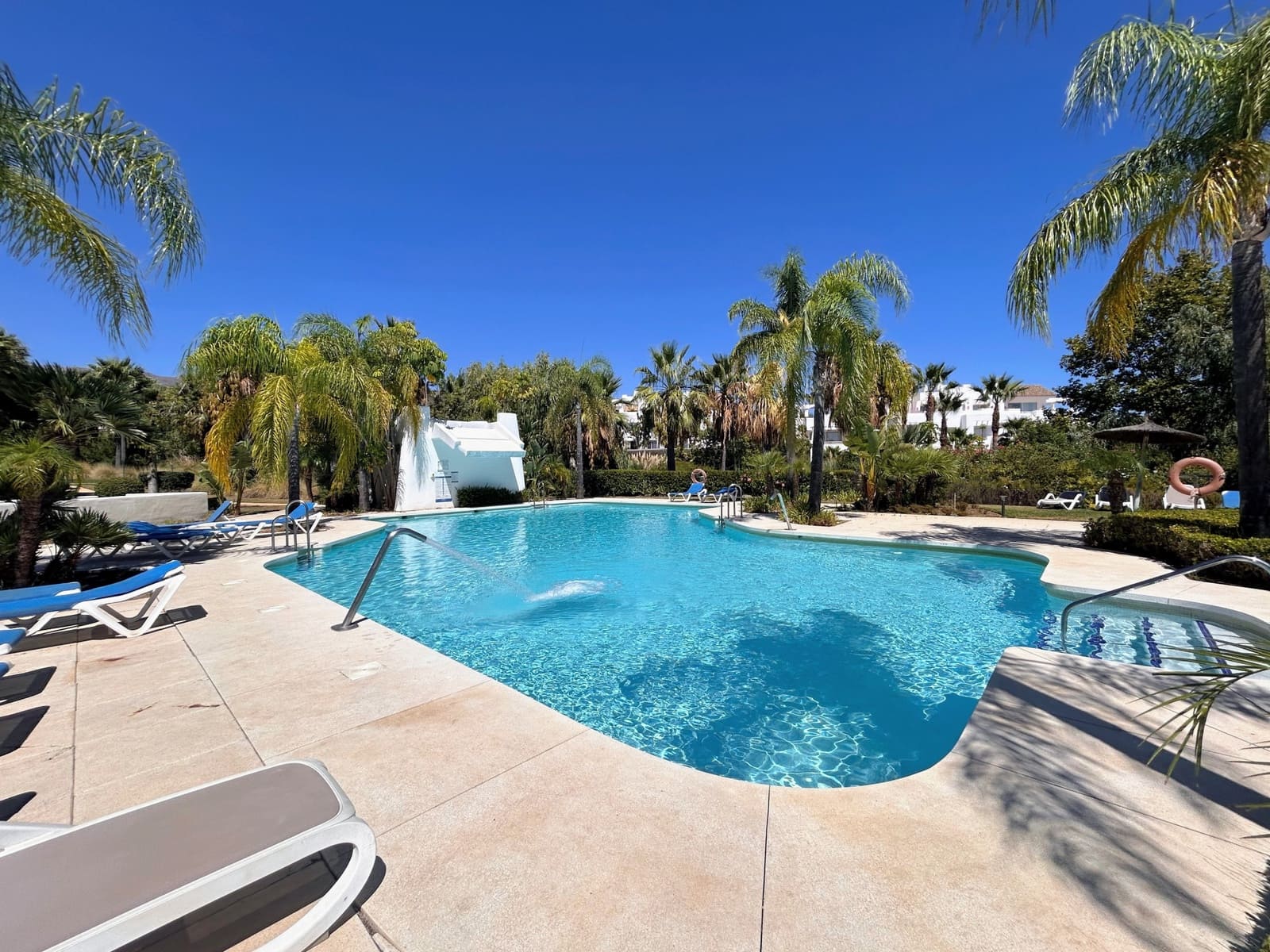 2 sypialnia Penthouse na sprzedaż w Casares z basenem garażem - 610 000 € (Ref: 9204400)