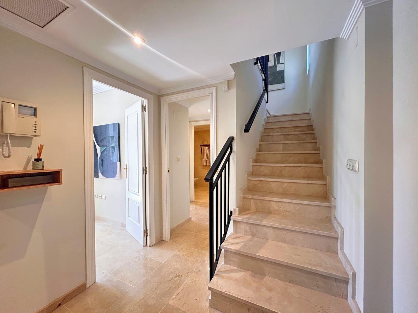 3 soveværelse Penthouse til salg i Marbella med swimmingpool garage - € 750.000 (Ref: 9214931)