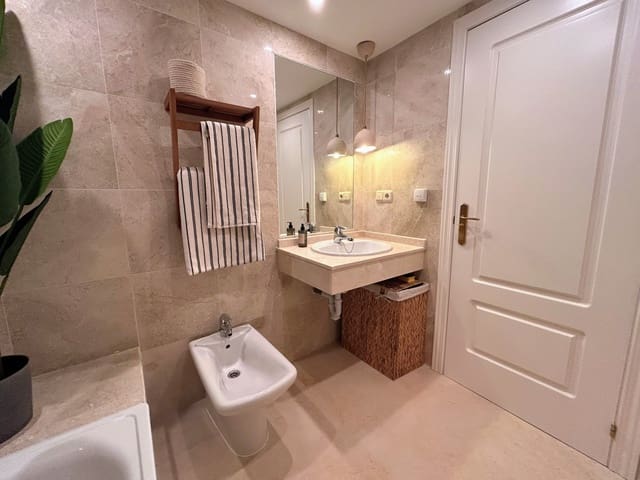 3 soveværelse Penthouse til salg i Río Real, Marbella med swimmingpool garage - € 750.000 (Ref: 9214931)