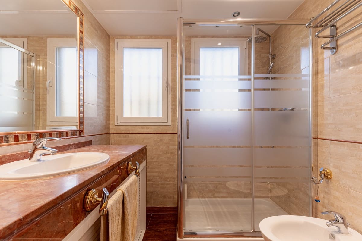 3 sypialnia Dom na sprzedaż w Marbella z basenem garażem - 670 000 € (Ref: 9226427)