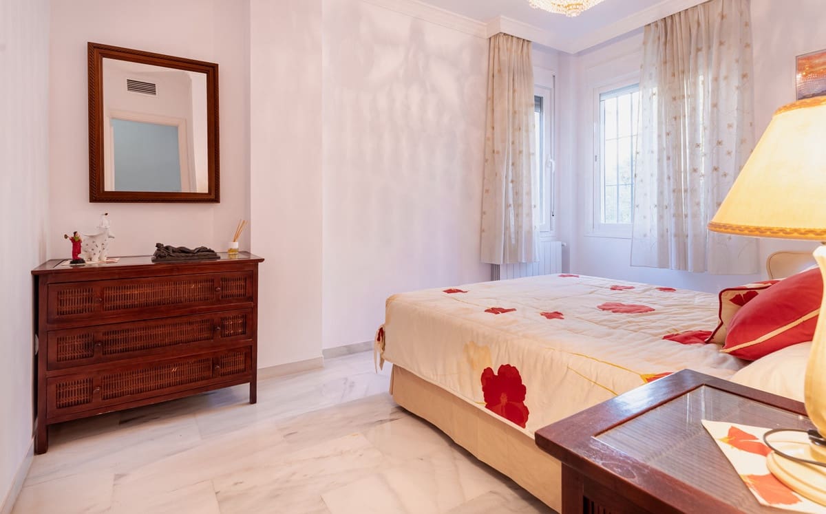 3 sypialnia Dom na sprzedaż w Marbella z basenem garażem - 670 000 € (Ref: 9226427)