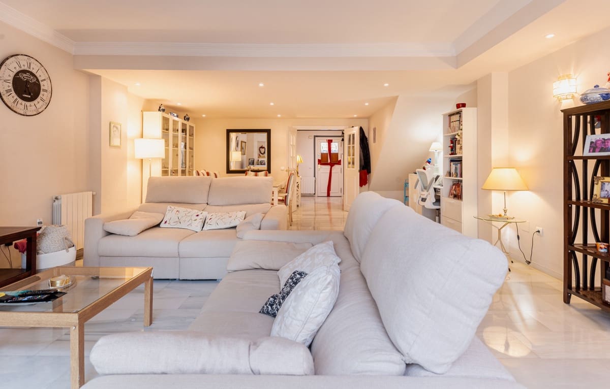 3 sypialnia Dom na sprzedaż w Marbella z basenem garażem - 670 000 € (Ref: 9226427)