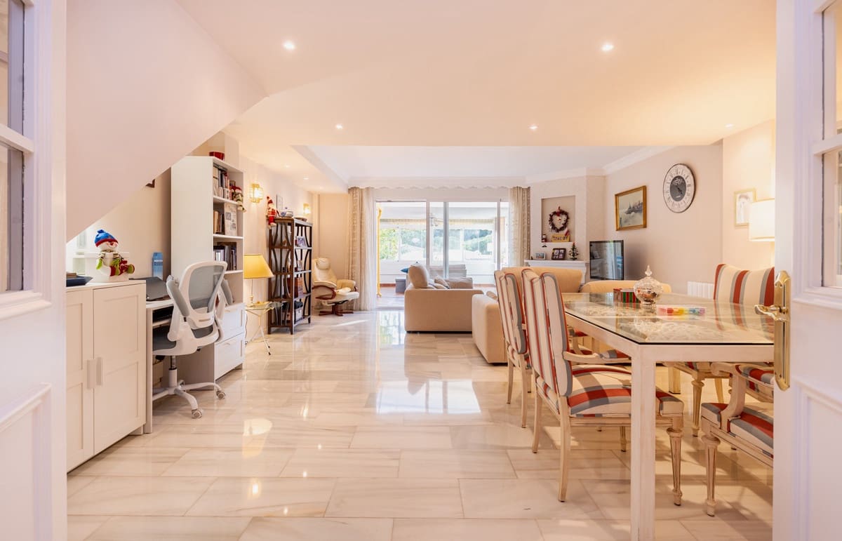 3 sypialnia Dom na sprzedaż w Marbella z basenem garażem - 670 000 € (Ref: 9226427)