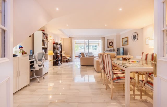 3 bedroom Townhouse for sale in La Merced, Marbella with pool garage - € 670,000 (Ref: 9226427)