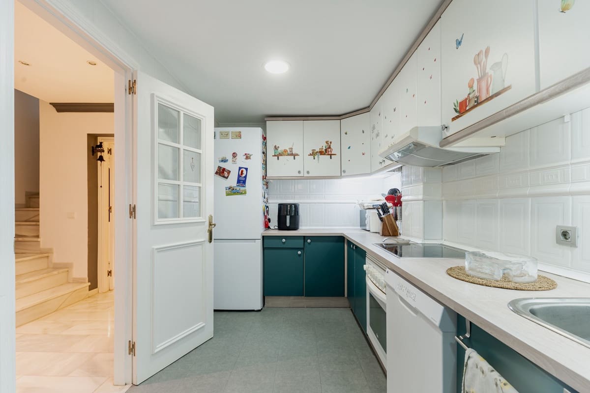 3 sypialnia Dom na sprzedaż w Marbella z basenem garażem - 670 000 € (Ref: 9226427)