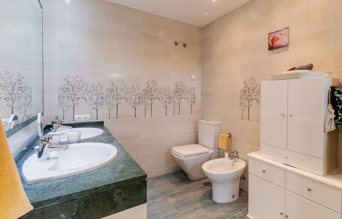 3 sypialnia Dom na sprzedaż w Marbella z basenem garażem - 670 000 € (Ref: 9226427)