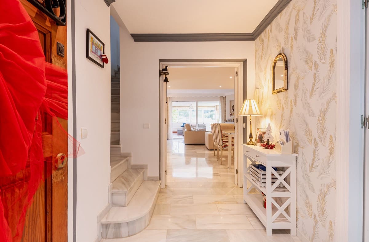 3 sypialnia Dom na sprzedaż w Marbella z basenem garażem - 670 000 € (Ref: 9226427)